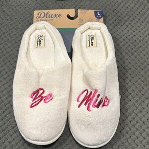 Deluxe Women's Cream Slippers